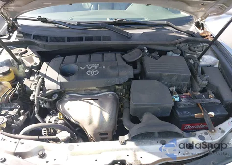 2010 Toyota Camry Xle z USA, uszkodzony, nr VIN 4T1BF3EK5AU015263